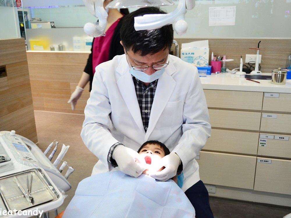 台中牙醫推薦_真愛美學牙醫診所│回饋社會的台中西區牙醫診所，記得幫小孩定期塗氟。