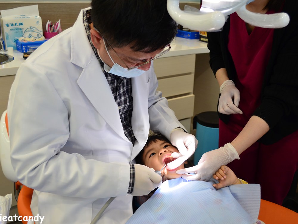 台中牙醫推薦_真愛美學牙醫診所│回饋社會的台中西區牙醫診所，記得幫小孩定期塗氟。