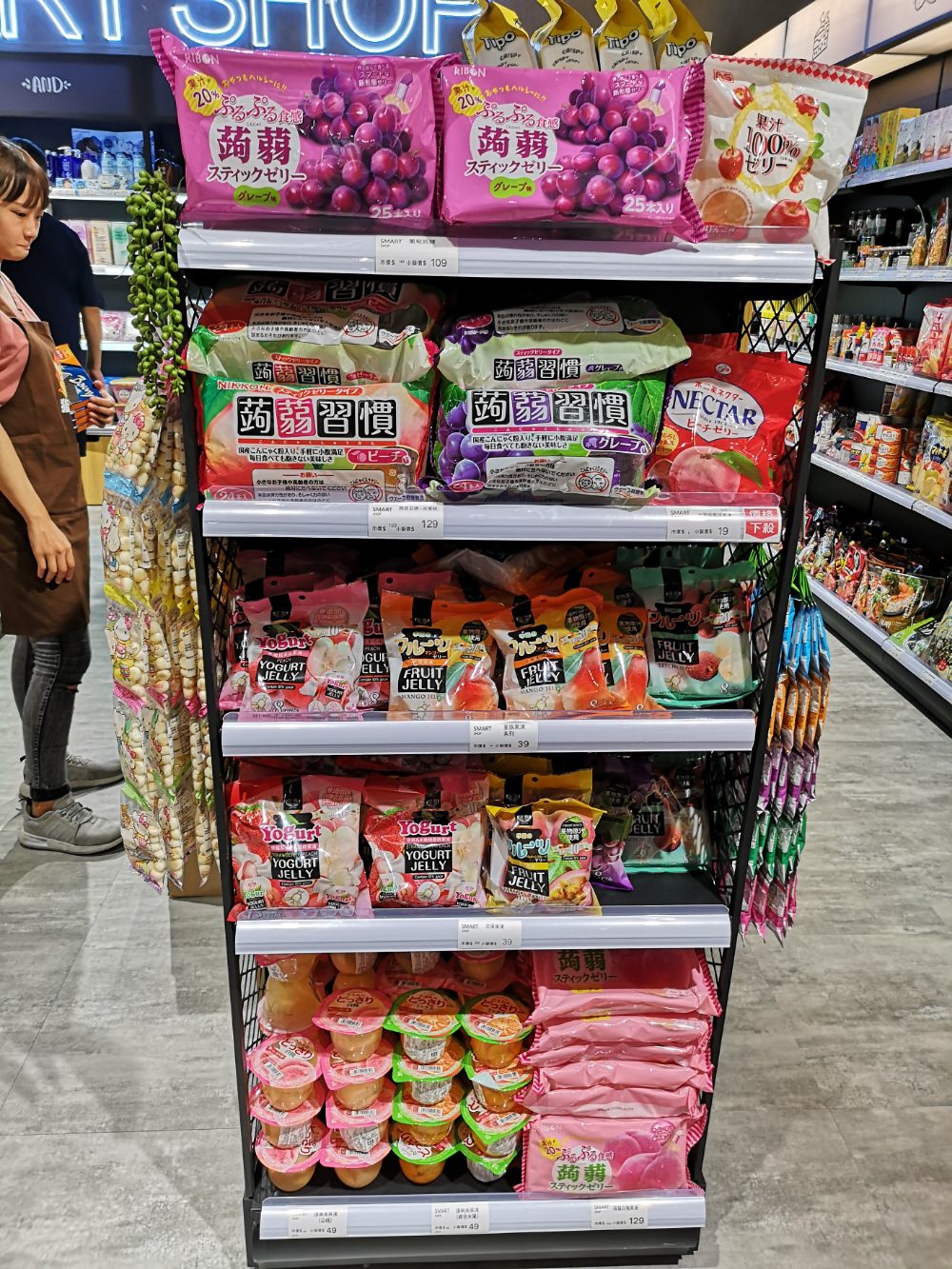 獅賣特進口零食outlet 向上店|眾多商品十元起，韓國、台灣、泰國零食應有盡有！