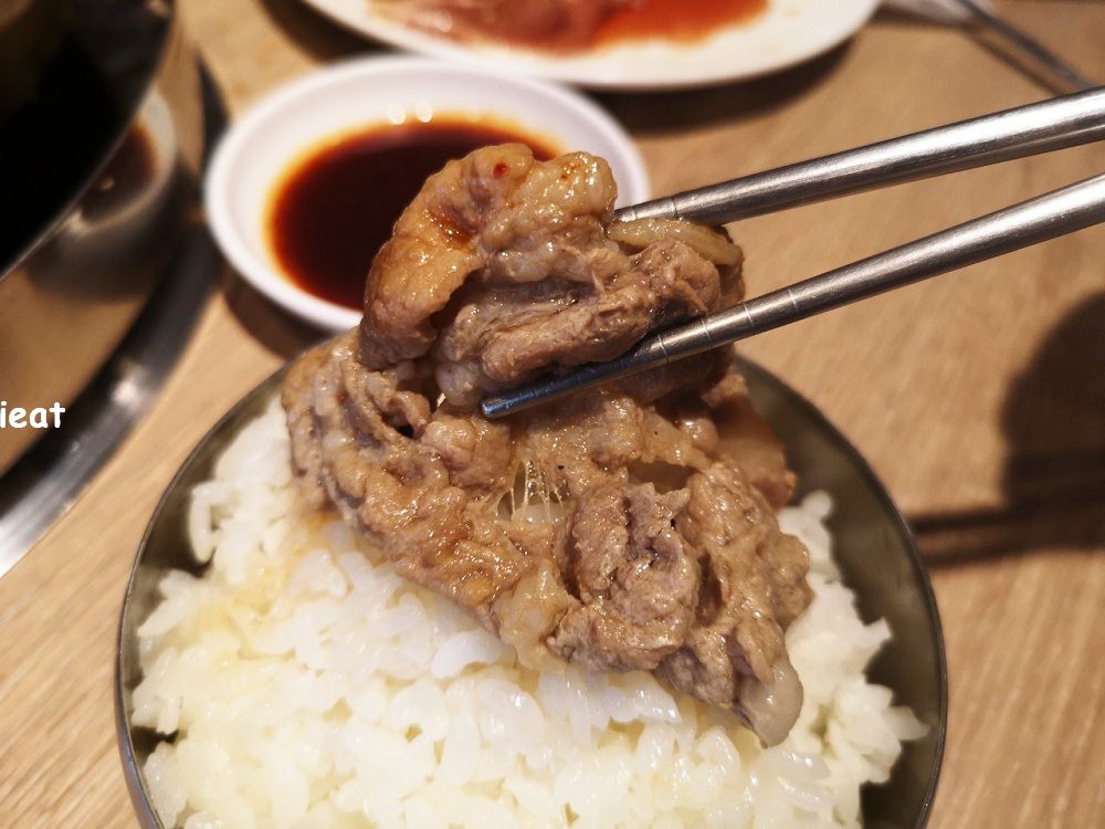 銘谷韓國銅板烤肉│彰化火車站韓國料理！彰化韓國烤肉餐廳，餐廳環境不錯，多樣小菜可選擇。