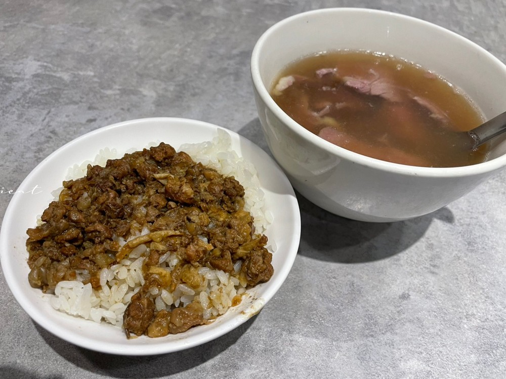 文章牛肉湯│觀光客一定會來吃的台南溫體牛肉湯！安平區特色小吃之一！