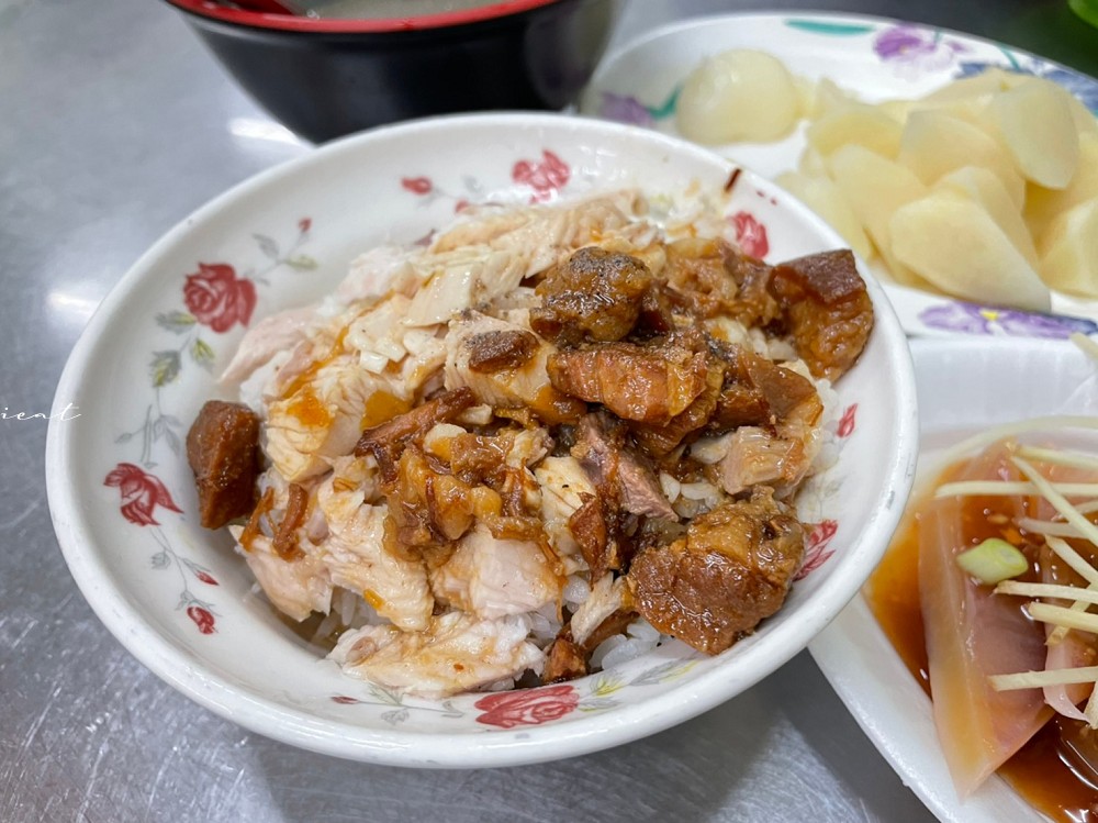 阿霞火雞肉飯｜知名的嘉義文化路夜市小吃，營業到凌晨一點，可以當宵夜吃喔！