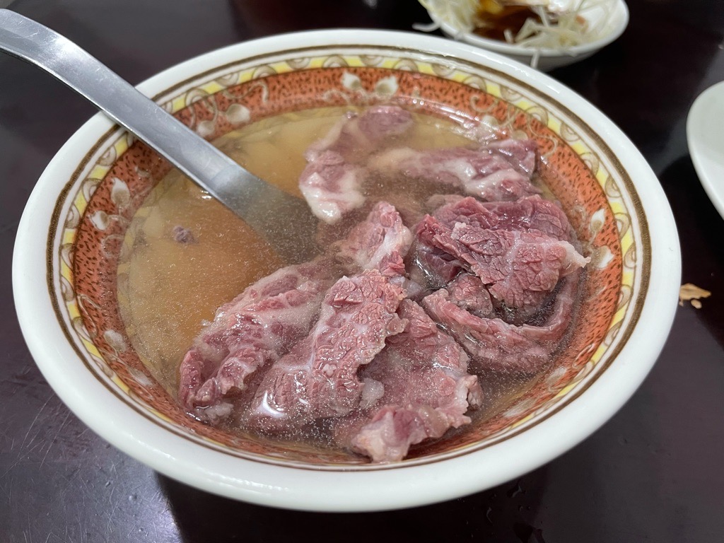 阿棠牛肉湯｜台南排隊美食阿棠牛肉湯在安平也有分店，瘦子也吃過！