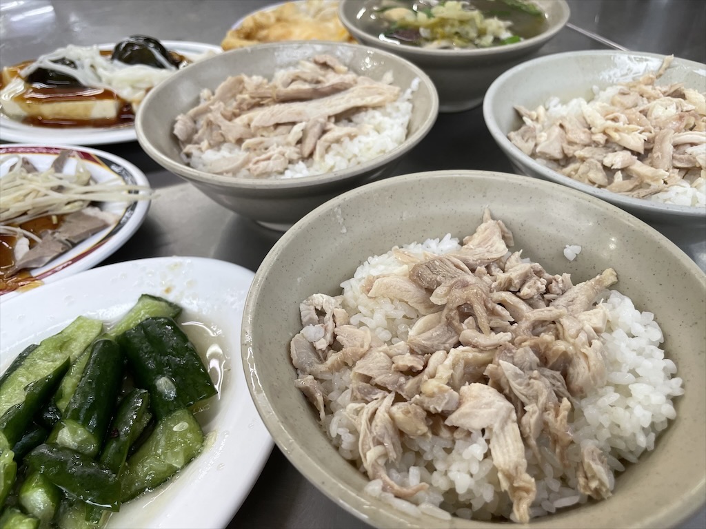 郭家雞肉飯｜知名嘉義文化路夜市小吃，突破六千則評論，營業17個小時的在地雞肉飯。