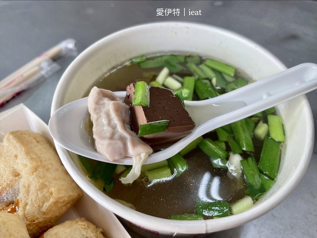 阿嬤臭豆腐｜隱藏版彰化伸港小吃，一個臭豆腐攤車瀰漫著台灣在地香味！