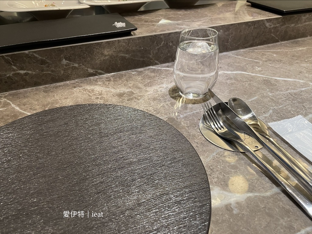 樂葵法式鐵板燒｜台中約會餐廳，高檔鐵板燒中一次吃到龍蝦、鮑魚、和牛啊～